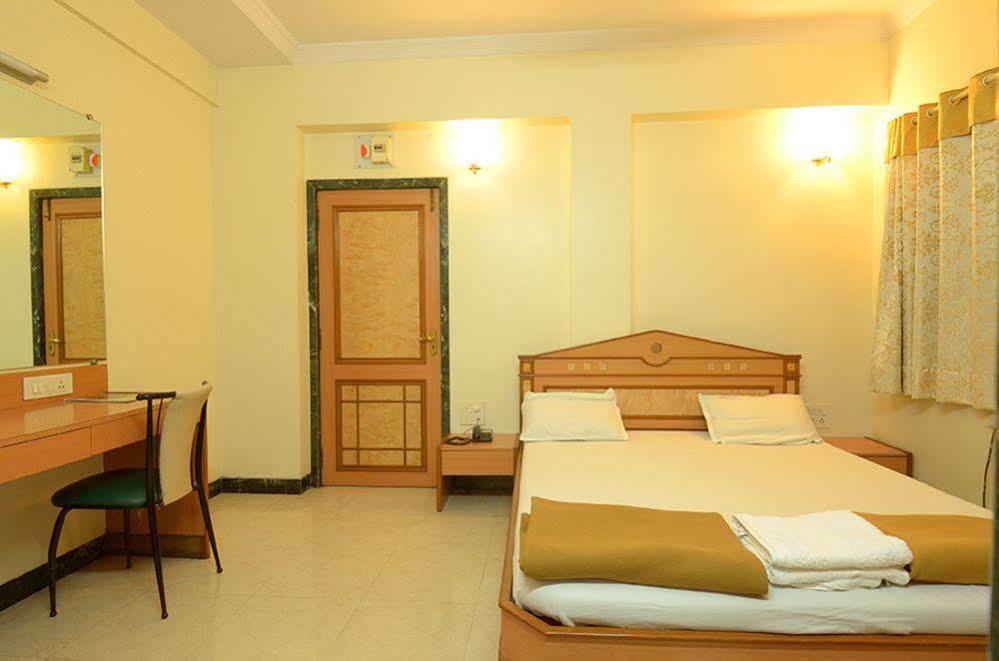 Pooja International Nashik Hotel Exterior photo